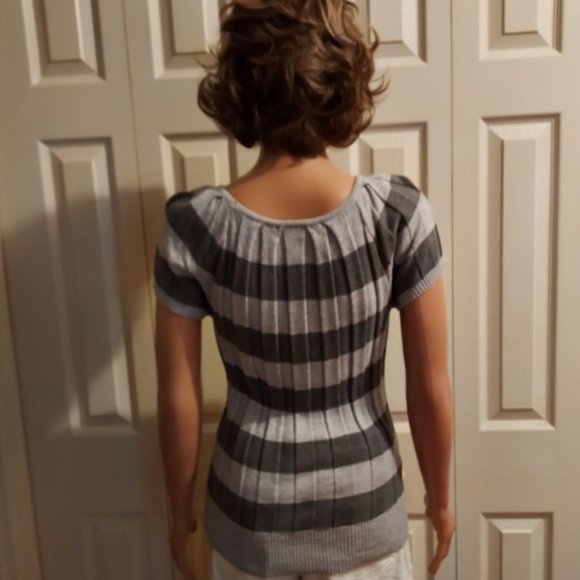 Joseph A. Dark Gray Light Gray Stripe Short Sleeve Scoop Neck Top Size S NWOT - Picture 3 of 6
